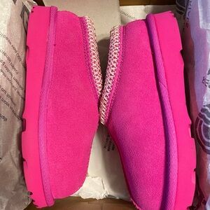 UGG Kids Shoes in Bright Pink